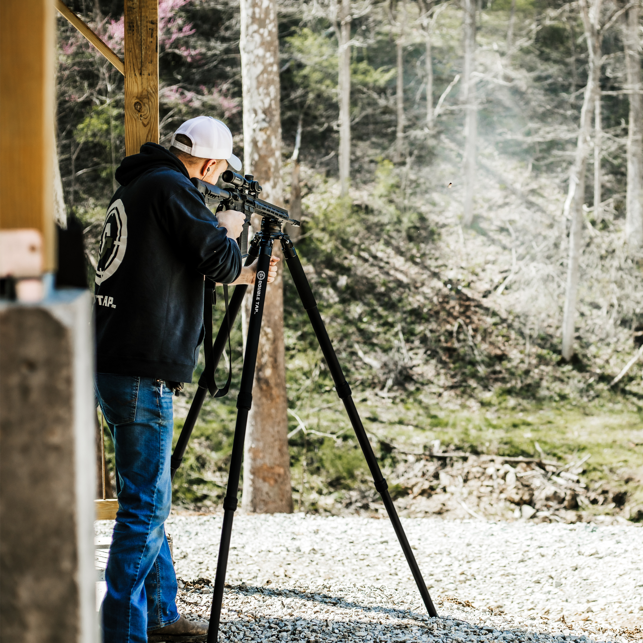 panoramic-leveling-head-on-stronghold-aluminum-tripod-with-shooting-gun